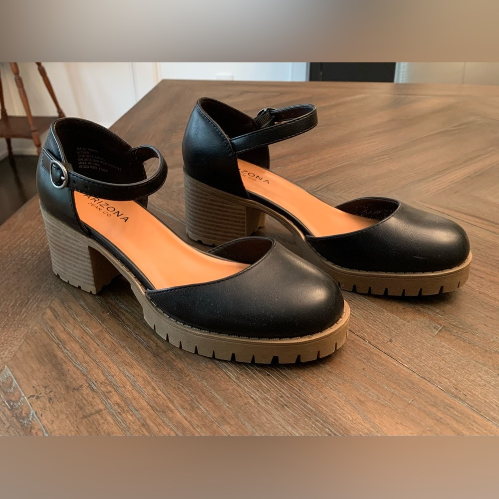Black Arizona Mary Janes~ size 7 ~